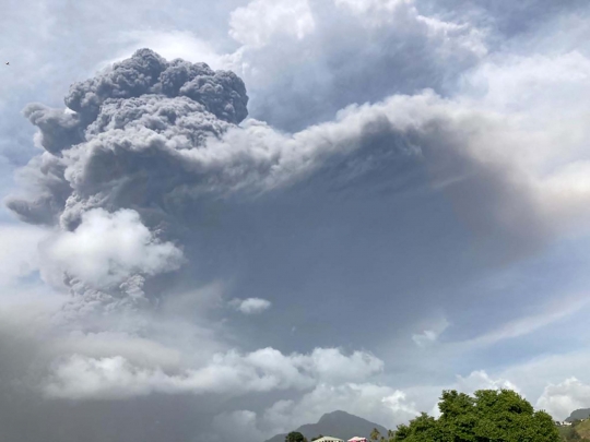 Gunung La Soufriere Meletus Pertama Kali dalam 40 Tahun