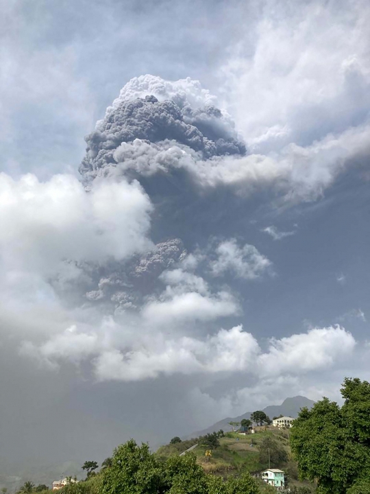 Gunung La Soufriere Meletus Pertama Kali dalam 40 Tahun