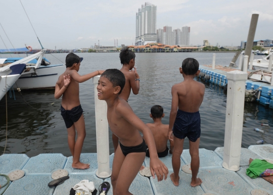 Minimnya Lahan Bermain untuk Anak-Anak Nelayan di Pesisir Jakarta