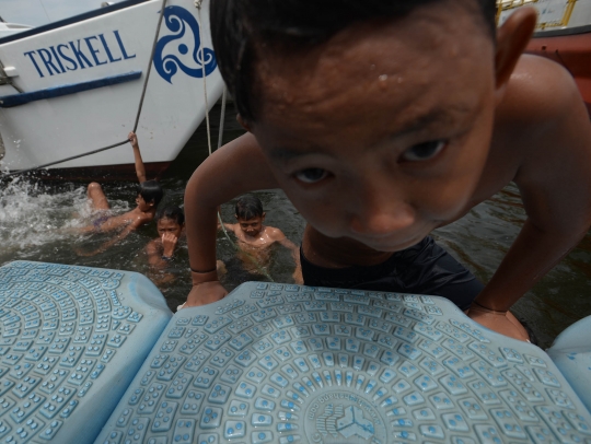 Minimnya Lahan Bermain untuk Anak-Anak Nelayan di Pesisir Jakarta