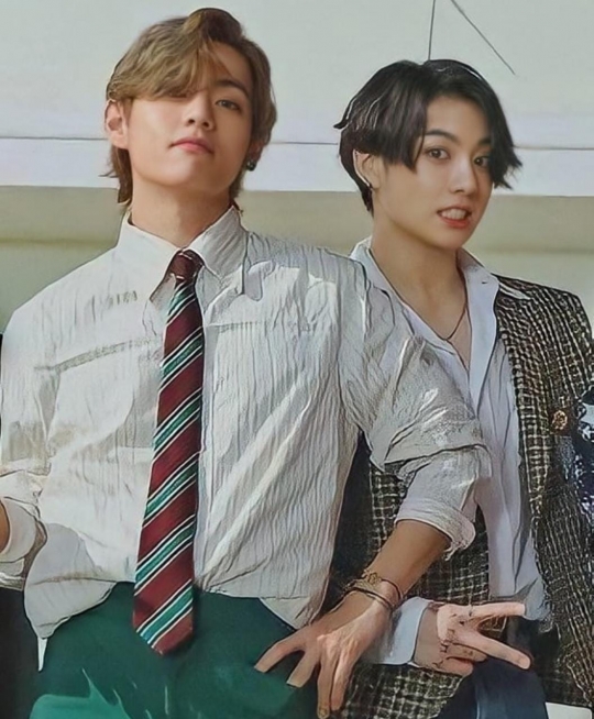 Banyak Di-Ship Hingga Dijuluki 'Taekook', Ini 7 Potret Persahabatan Jungkook & V BTS