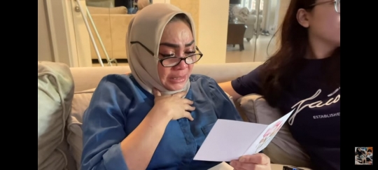 Mama Rieta Tak Henti Menangis Reaction Video Perayaan Ulang Tahunnya, Ini Potretnya