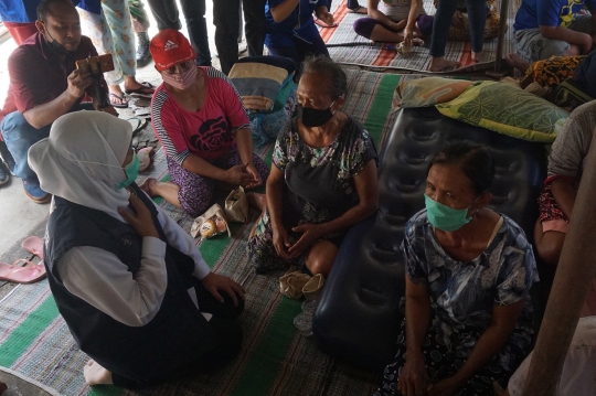 Khofifah Tengok Korban Gempa di Kampung Majangtengah