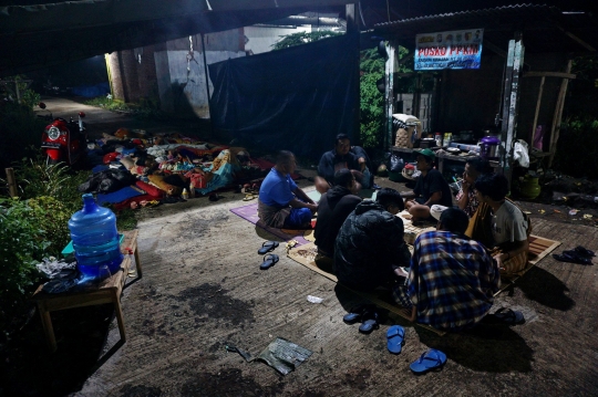 Takut Gempa Susulan, Warga Dusun Krajan Tidur di Luar