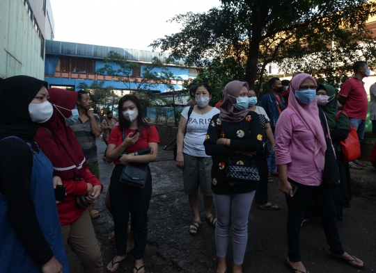 Ekspresi Sedih Pedagang Pasar Minggu Pasca Blok C Terbakar