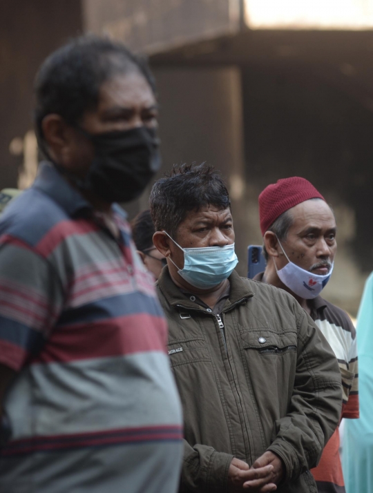 Ekspresi Sedih Pedagang Pasar Minggu Pasca Blok C Terbakar