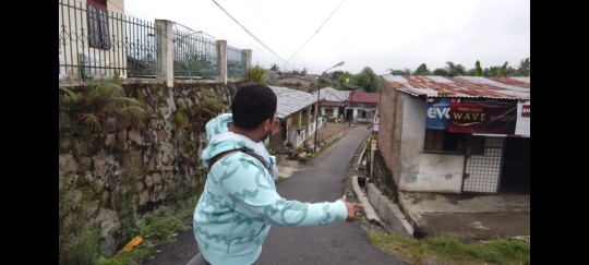 Potret Rumah Masa Kecil Jenda McLover Berdinding Kayu, Mandi di Sumur Jauh dari Rumah