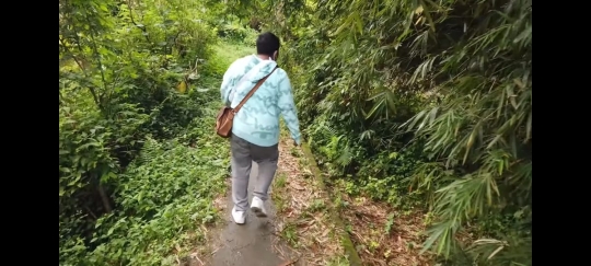 Potret Rumah Masa Kecil Jenda McLover Berdinding Kayu, Mandi di Sumur Jauh dari Rumah