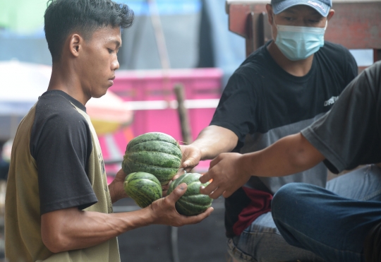 Pedagang Blewah Keluhkan Sepinya Pembeli di Tengah Pandemi