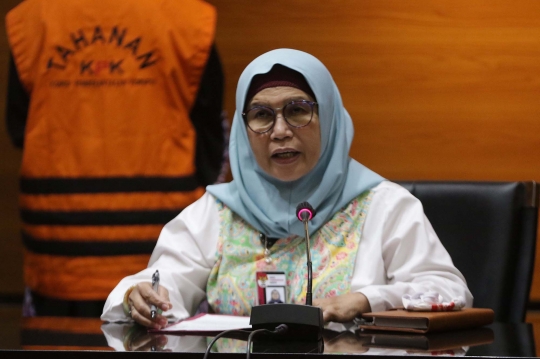 KPK Tahan Ade Barkah dan Siti Aisyah Terkait Suap Dana Bantuan Provinsi