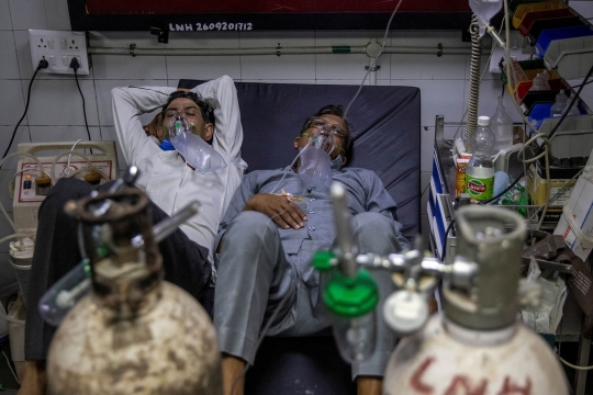 RS di India Krisis, Satu Tempat Tidur untuk Dua Pasien Covid-19