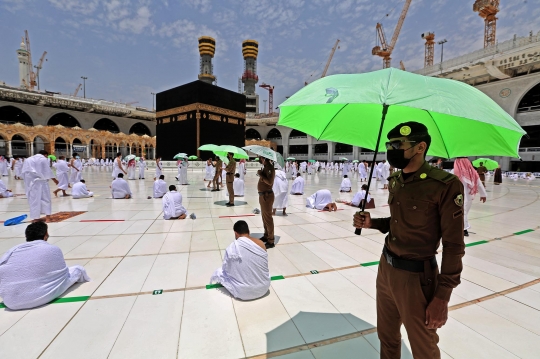 Suasana Khidmat Salat Jumat Pertama Ramadan di Masjidil Haram