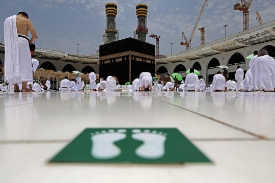 Suasana Khidmat Salat Jumat Pertama Ramadan di Masjidil Haram