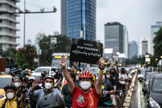 Aksi Solidaritas Pesepeda untuk Myanmar