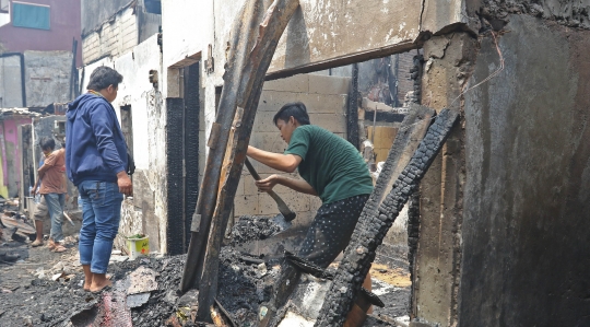 Sisa-Sisa Kebakaran di Taman Sari
