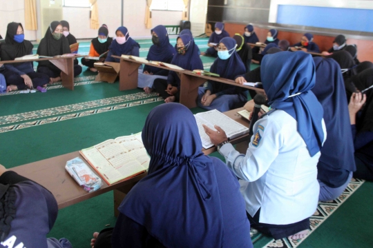 Semangat Warga Binaan Lapas Wanita Sukun Malang Membaca Alquran