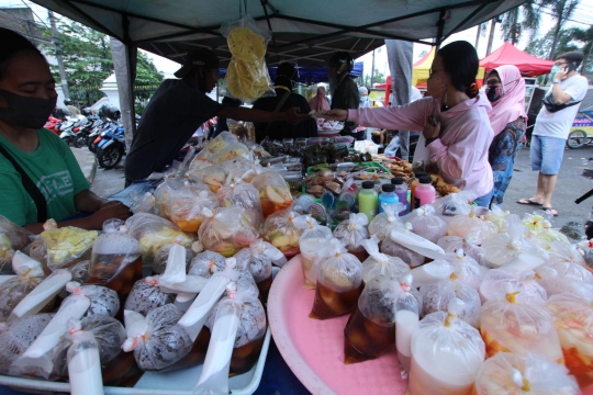 Berburu Takjil di Pasar Lama Tangerang