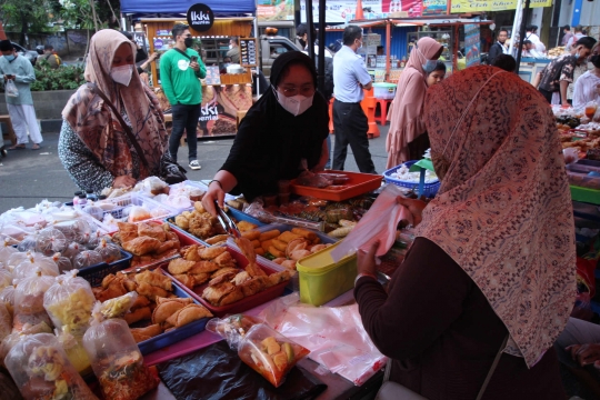 Berburu Takjil di Pasar Lama Tangerang