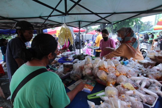 Berburu Takjil di Pasar Lama Tangerang