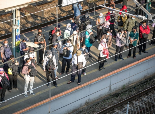 Kepadatan KRL Saat Ramadan