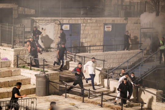 Kawasan Kota Tua Ditutup, Bentrokan Warga Palestina dengan Polisi Israel Pecah
