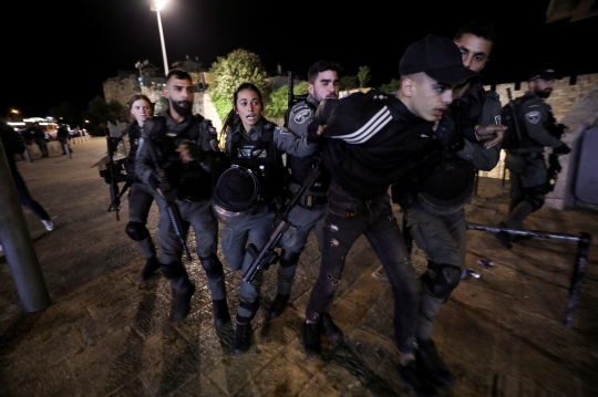 Kawasan Kota Tua Ditutup, Bentrokan Warga Palestina dengan Polisi Israel Pecah