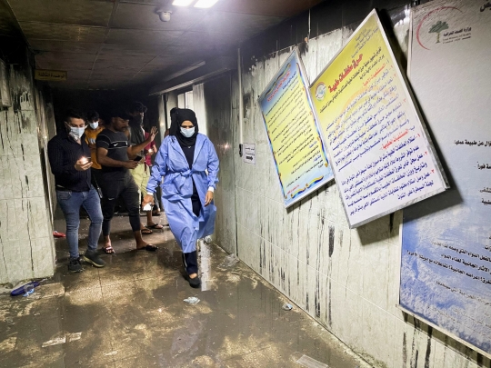 Tabung Oksigen Meledak, Rumah Sakit Penanganan Covid-19 di Irak Terbakar