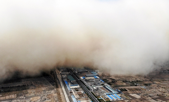 Penampakan Badai Pasir Landa China