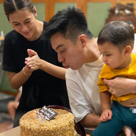5 Potret Baim Wong di Momen Ultah ke-40, Rayakan Secara Sederhana Bersama Keluarga