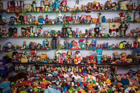 Pria Filipina Koleksi 20.000 Mainan dari Restoran Siap Saji