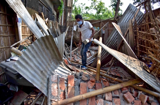 Babak Belur India di Tengah Tsunami Covid-19 Gempa Bumi Mengguncang