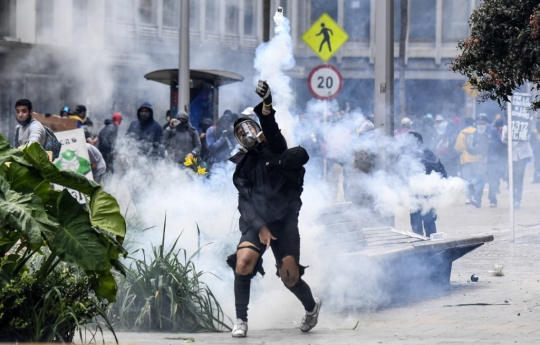 Bentrokan Pecah Saat Protes Menentang Reformasi Pajak di Kolombia