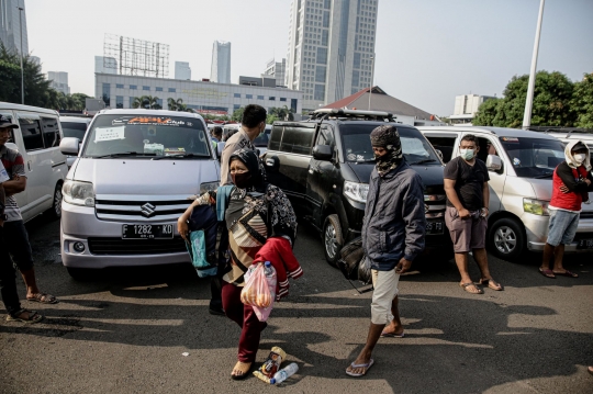 Usai Terjaring Razia, Penumpang Travel Gelap Dipulangkan Polisi