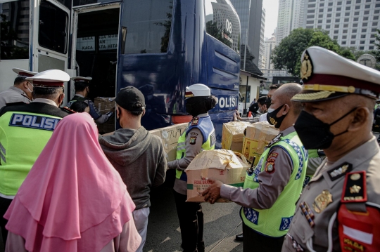 Usai Terjaring Razia, Penumpang Travel Gelap Dipulangkan Polisi