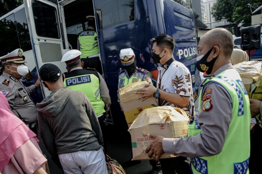 Usai Terjaring Razia, Penumpang Travel Gelap Dipulangkan Polisi