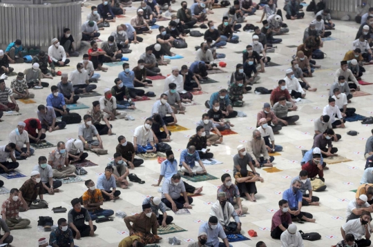 Suasana Salat Jumat Minggu Ketiga Ramadan di Masjid Istiqlal