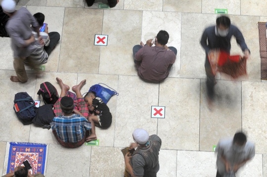 Suasana Salat Jumat Minggu Ketiga Ramadan di Masjid Istiqlal