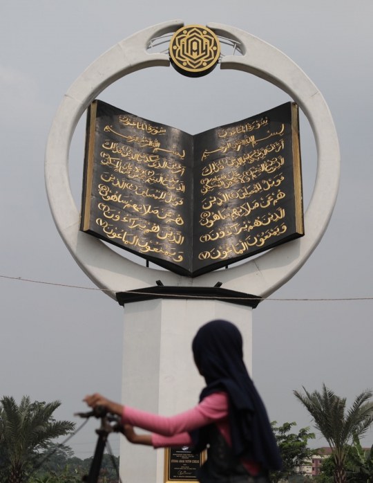 Tugu Alquran Tertinggi Dunia di Masjid Istana Anak Yatim Bogor