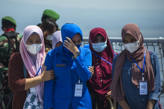 Duka Keluarga Warnai Tabur Bunga untuk Awak KRI Nanggala 402