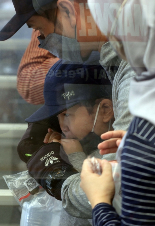 Kepadatan Stasiun Pasar Senen Jelang Larangan Mudik Lebaran