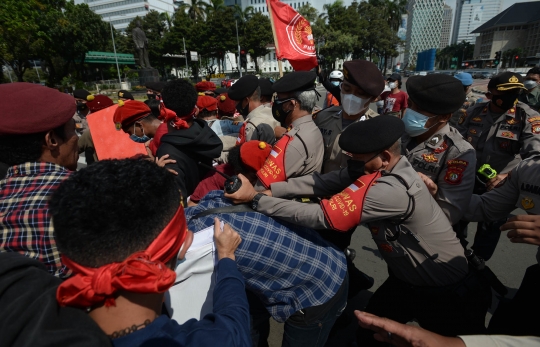 Ricuh di Aksi May Day, Polisi Amankan Puluhan Pengunjuk Rasa