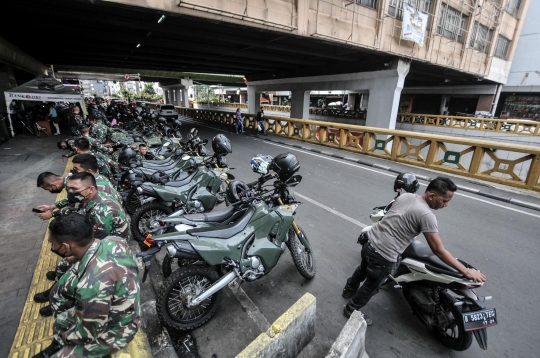 Heboh Kerumunan di Medsos, TNI-Polri Jaga Ketat Pasar Tanah Abang