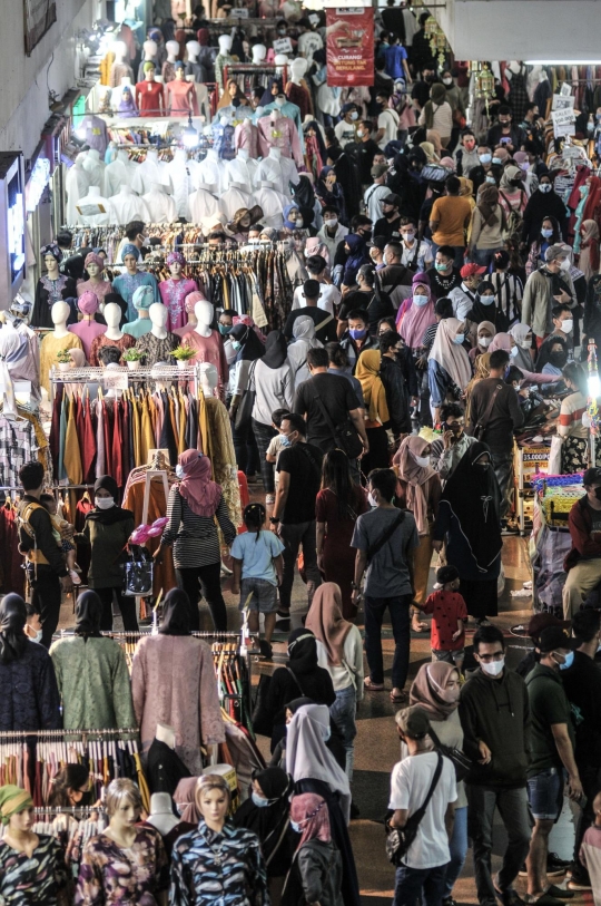 Kerumunan Pasar Tanah Abang di Tengah Pandemi Covid-19