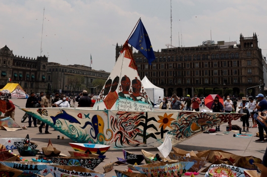 Perahu Kertas Raksasa Hebohkan Warga di Meksiko