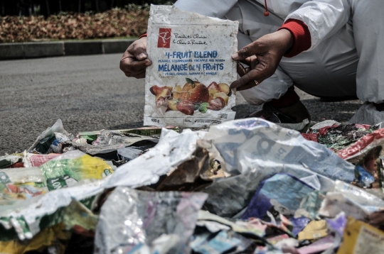 Sampah Impor Bunuh Sungai Pulau Jawa