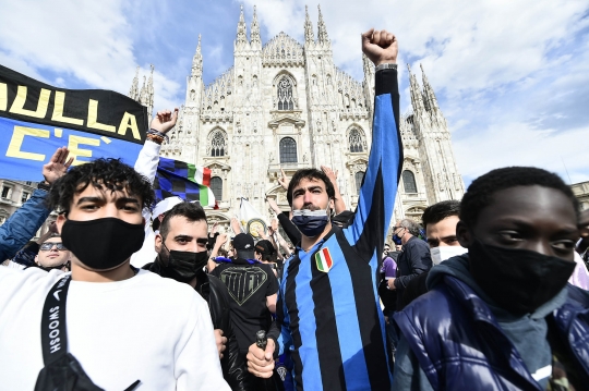 Euforia Suporter Inter Milan Rayakan Scudetto