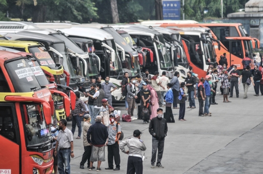 Jumlah Penumpang Bus AKAP di Terminal Kampung Rambutan Melonjak