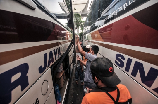 Jumlah Penumpang Bus AKAP di Terminal Kampung Rambutan Melonjak