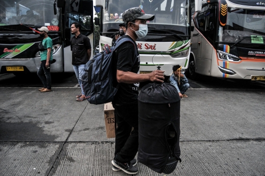 Jumlah Penumpang Bus AKAP di Terminal Kampung Rambutan Melonjak