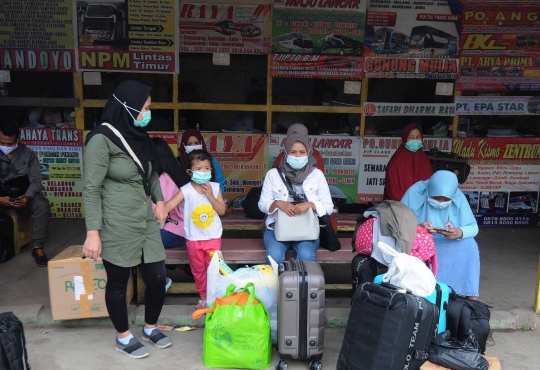 Jelang Pemberlakuan Larangan Mudik, Terminal Bayangan Dipadati Pemudik
